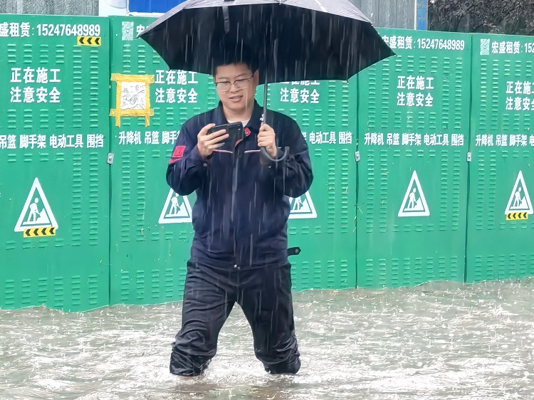 闻汛冲锋担使命 极速理赔暖民...